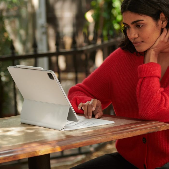 APPLE IPAD MAGIC KEYBOARD WHT MJQL3ZA/A | Gain City Singapore APPLE IPAD MAGIC KEYBOARD WHT MJQL3ZA/A | Gain City Singapore